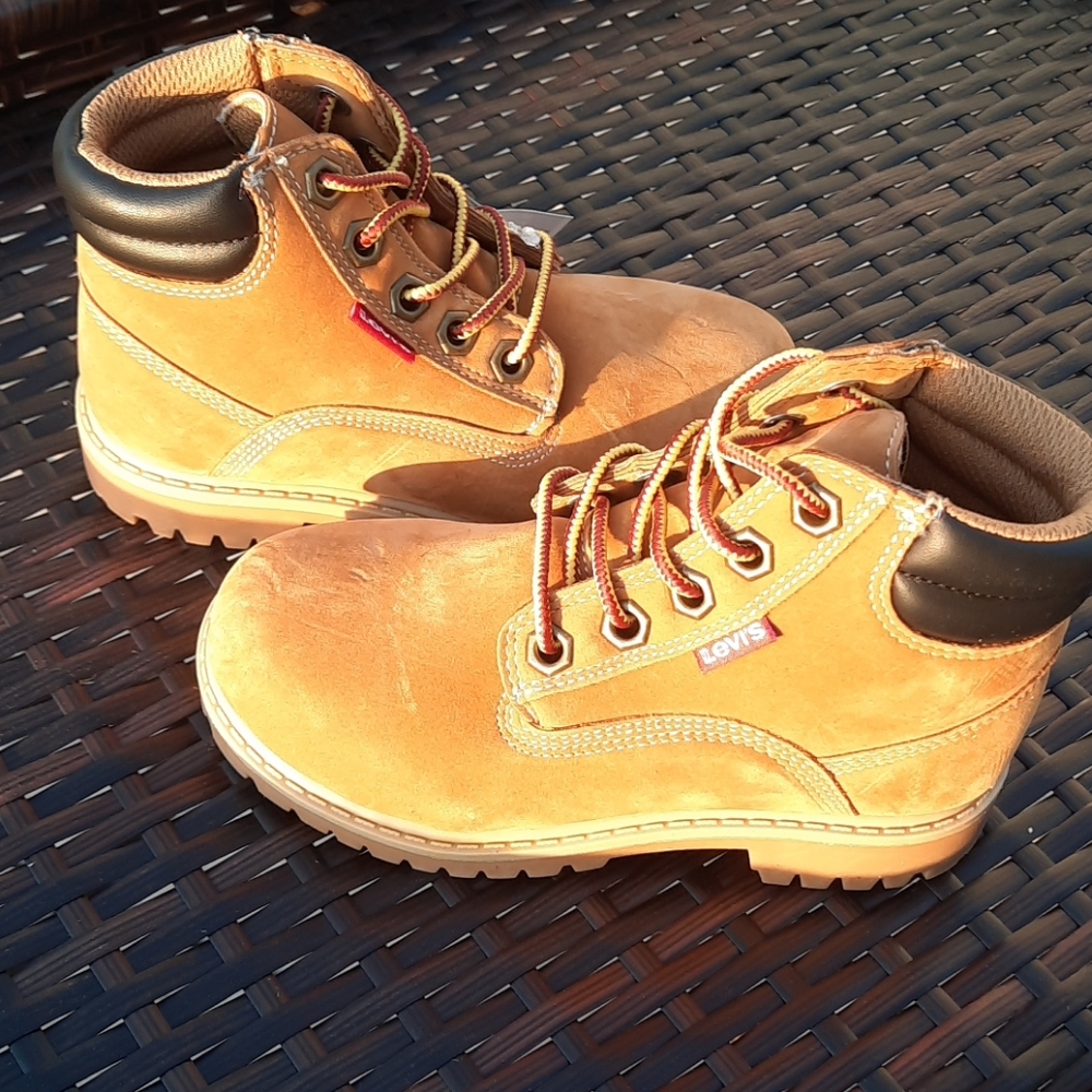 Levis, ittle boys/toddler work boots, size 11